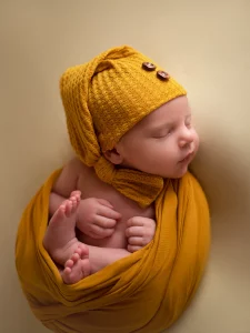 Newborn pose del ovillo con dormilón